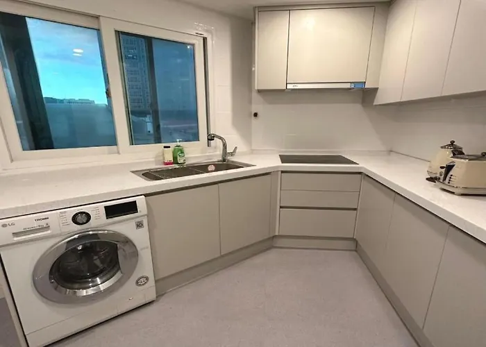 New Jins House - 5mins To Myeongdong Station, 3 Rooms, Big Living * Seoel