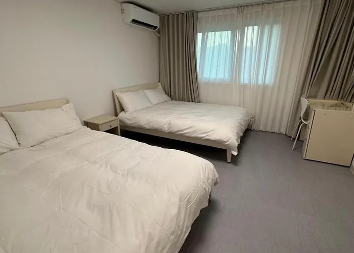 New Jins House - 5mins To Myeongdong Station, 3 Rooms, Big Living Seoel
