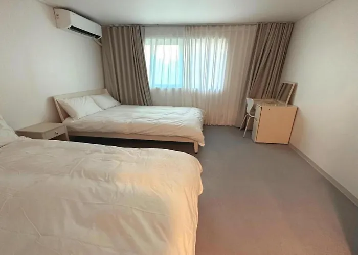 New Jins House - 5mins To Myeongdong Station, 3 Rooms, Big Living * Seoel