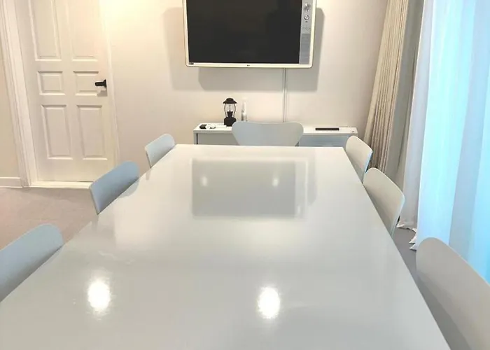 New Jins House - 5mins To Myeongdong Station, 3 Rooms, Big Living Appartement