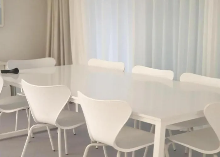 New Jins House - 5mins To Myeongdong Station, 3 Rooms, Big Living Appartement *