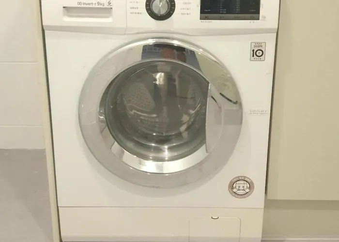 New Jins House - 5mins To Myeongdong Station, 3 Rooms, Big Living Appartement
