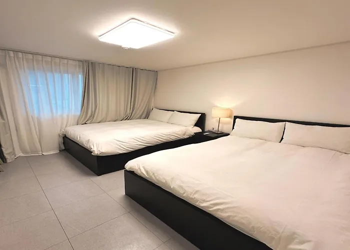 New Jins House - 5mins To Myeongdong Station, 3 Rooms, Big Living Seoel