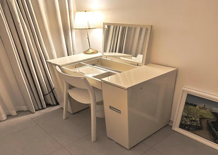 New Jins House - 5mins To Myeongdong Station, 3 Rooms, Big Living Seoel