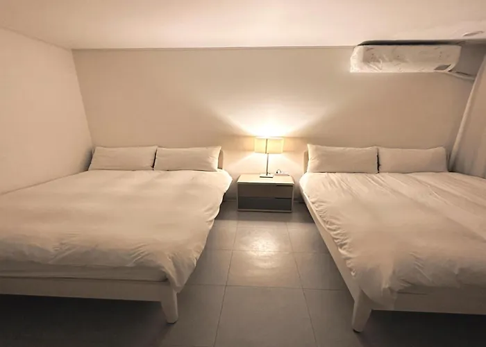 New Jins House - 5mins To Myeongdong Station, 3 Rooms, Big Living * Seoel